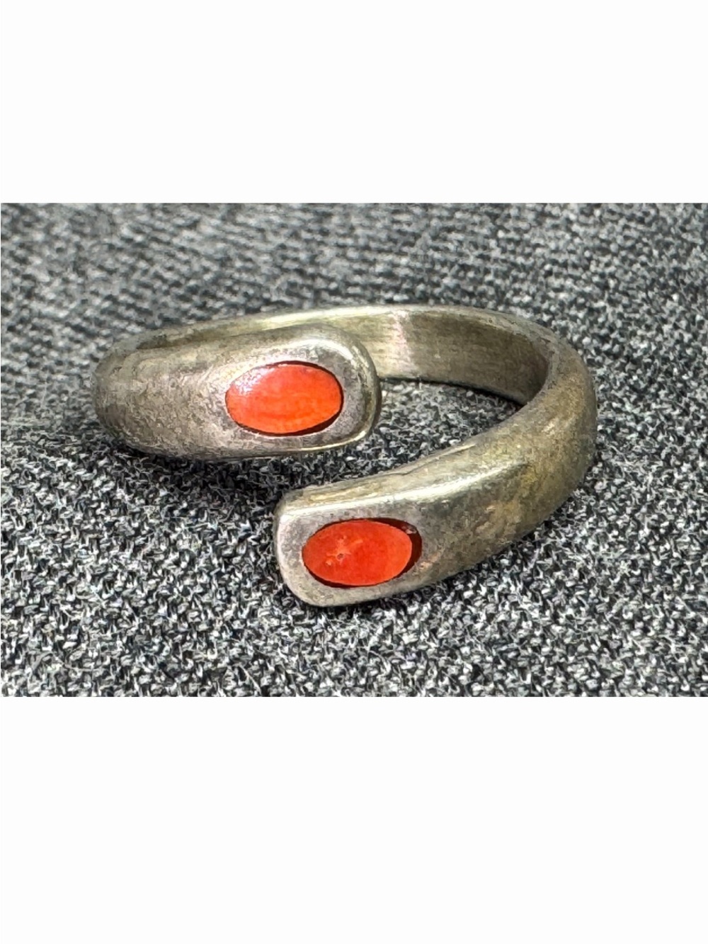 Vintage Navajo Sterling Silver Ted Coral Inlay Bypass Snake Ring - Picture 5 of 8